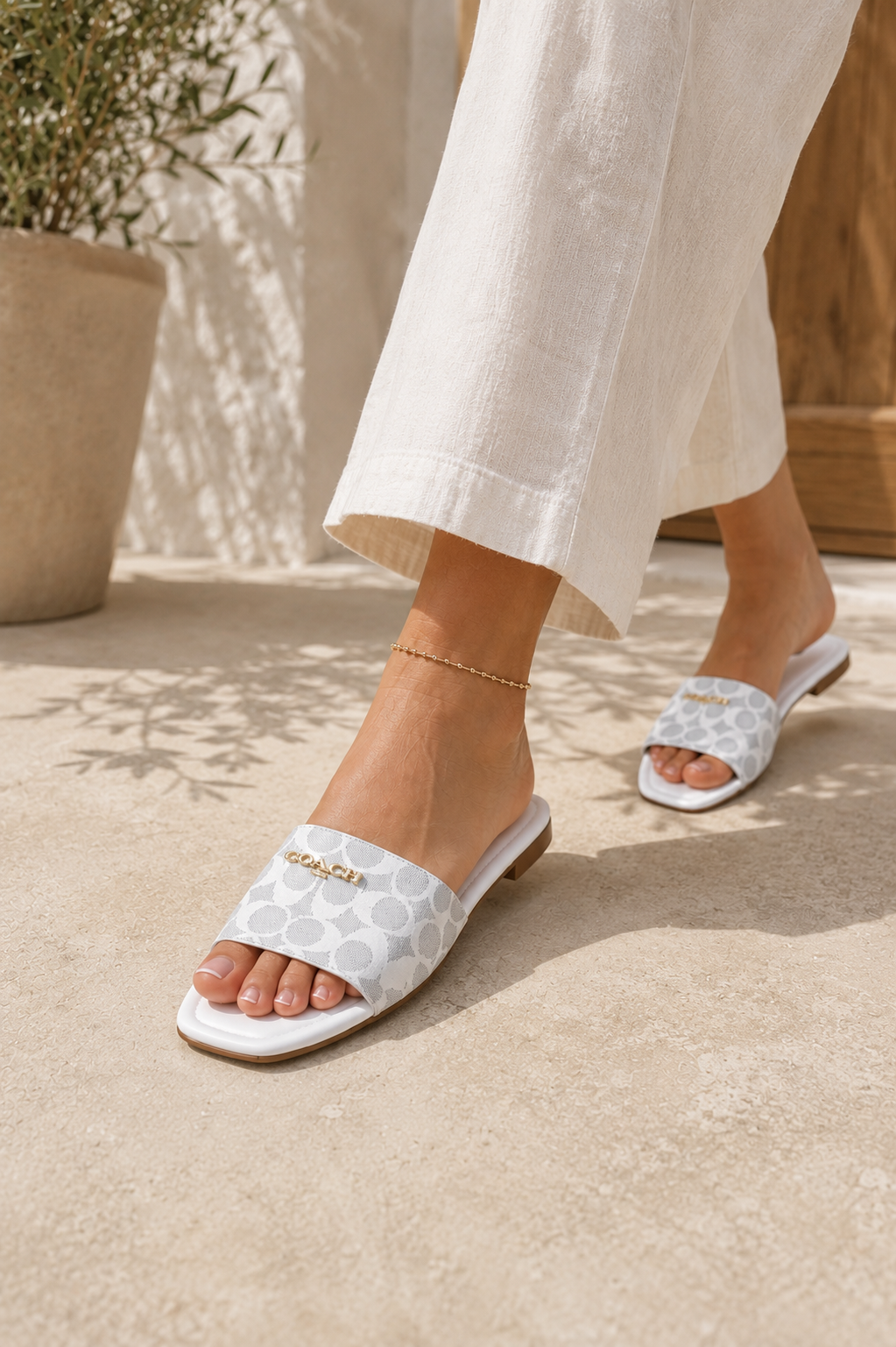 SANDALIA PLANA COACH
